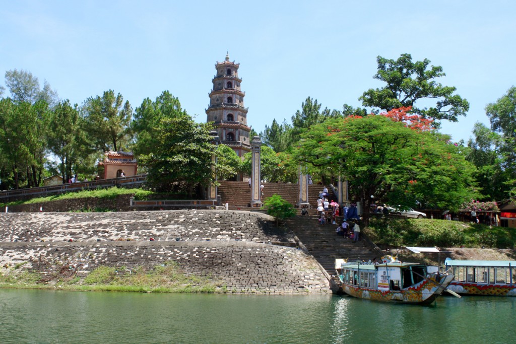 Thien-Mu-Pagoda-in-Hue-Vietnam